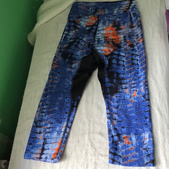 (EUC) Koral snakeskin print cropped leggings small - Picture 2 of 6